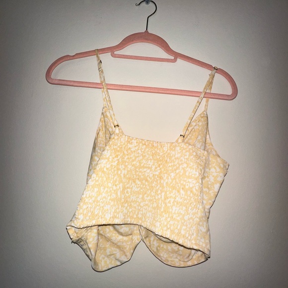 Medium yellow Abercrombie and fitch twist front crop top - Picture 2 of 3